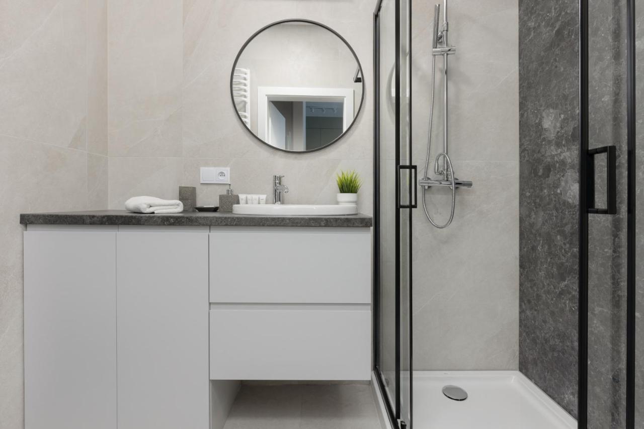 Wola Spacious Flat With Air Conditioning & Balcony By Noclegi Renters Warszawa Eksteriør bilde
