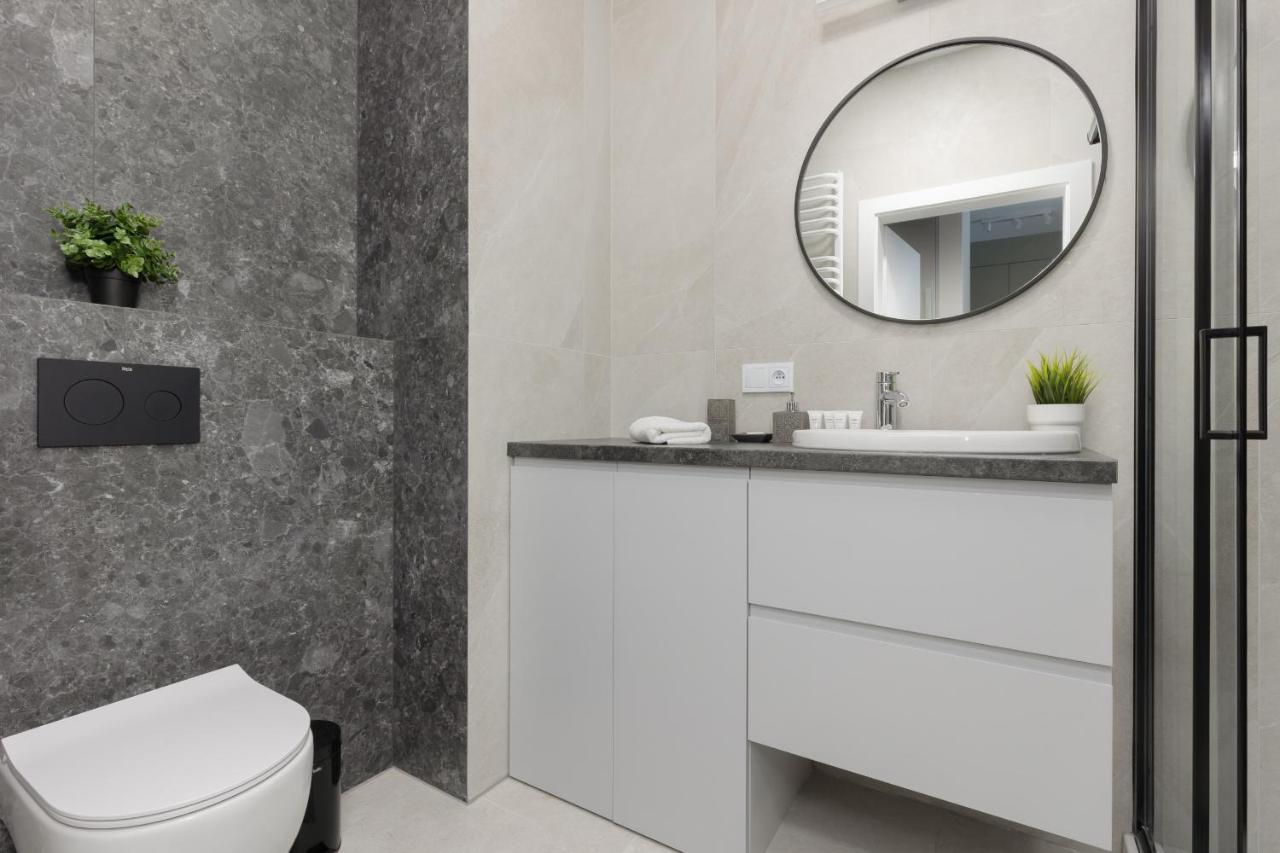 Wola Spacious Flat With Air Conditioning & Balcony By Noclegi Renters Warszawa Eksteriør bilde